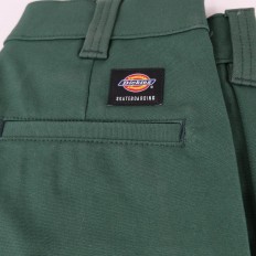 לצפייה במוצר מכנסי Dickies בצבע ירוק כהה