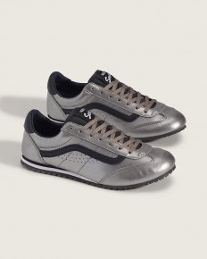 לצפייה במוצר נעלי Vans רטרו ספורט כסופות מטאליות – דגם Old Skool Runner
