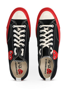 לצפייה במוצר נעלי Converse x Comme des Garçons PLAY Chuck 70 Low – מהדורת סוליה אדומה (Red Sole) שחורה